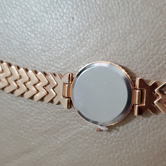 2 pcs Rose Gold Quartz Watch and Bracelet with Rhinestones for Women - Picture 7 of 7